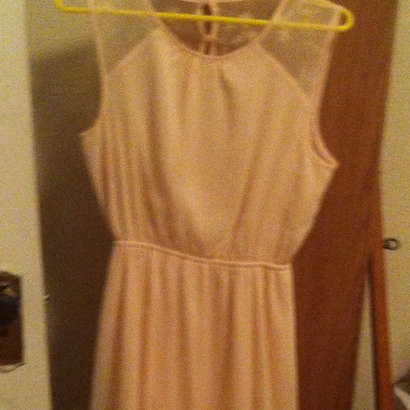 Cute beige summer dress size small. - Picture 3 of 3