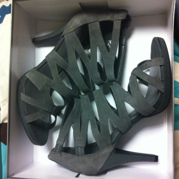 💫REDUCED! 💫Sandal Heels by Connie