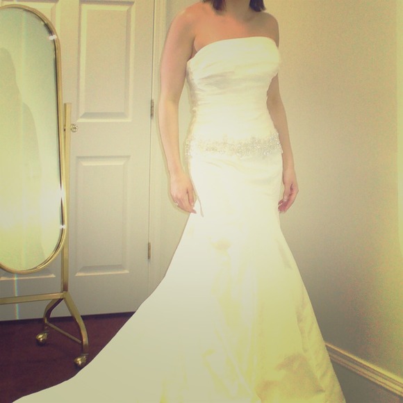 Fabulous trumpet style off white wedding dress