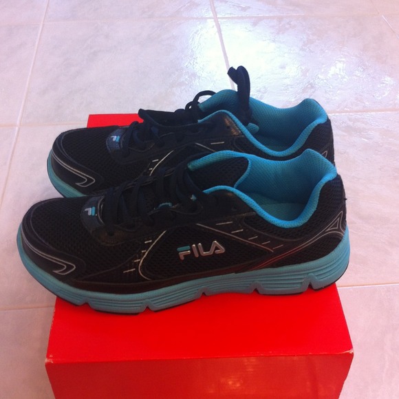 🚨🚨SOLD SOLD🚨🚨FILA sport soar shoes
