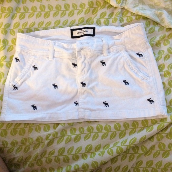 Abercrombie Kids White Skirt with Navy Moose