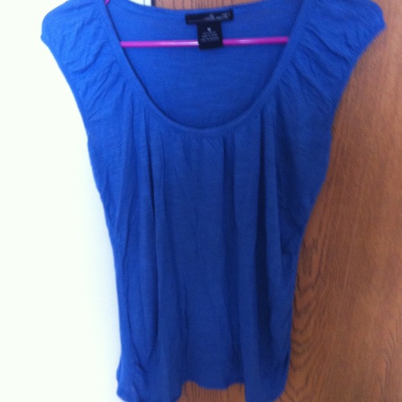 Blue, size medium short sleeve shirt. Worn once. - Picture 1 of 1