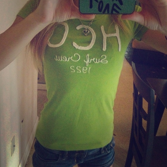 XS Hollister T-shirt  DISCOUNTS💰BUNDLES🎀TRADES