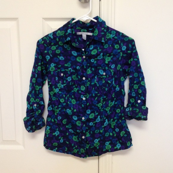 Floral pattern fitted button up