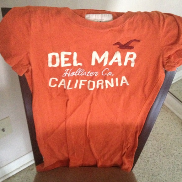 XS Hollister T-shirt  DISCOUNTS💰BUNDLES🎀TRADES