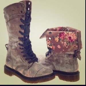 Dr martens size 7 triumph boot