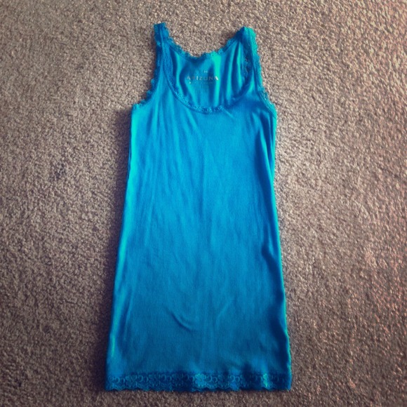 ❌❌SOLD❌❌Blue Tank - Picture 1 of 3