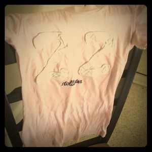 XS Hollister shirt  DISCOUNTS💰BUNDLES🎀TRADES🎁