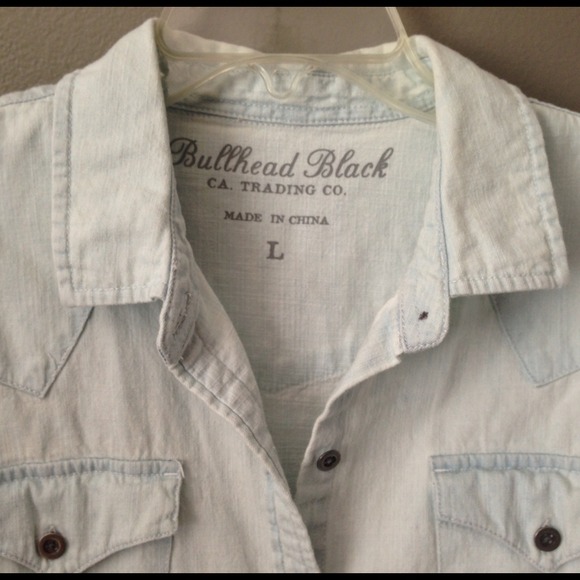 ❌SOLD❌ Chambray Shirt - Picture 2 of 4