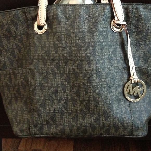 💥SOLD💥 Michael Kors Jet Set - Picture 2 of 4