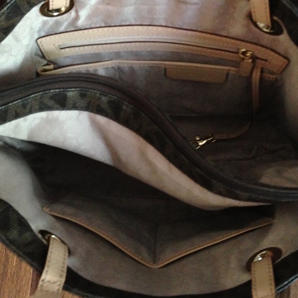 💥SOLD💥 Michael Kors Jet Set - Picture 3 of 4