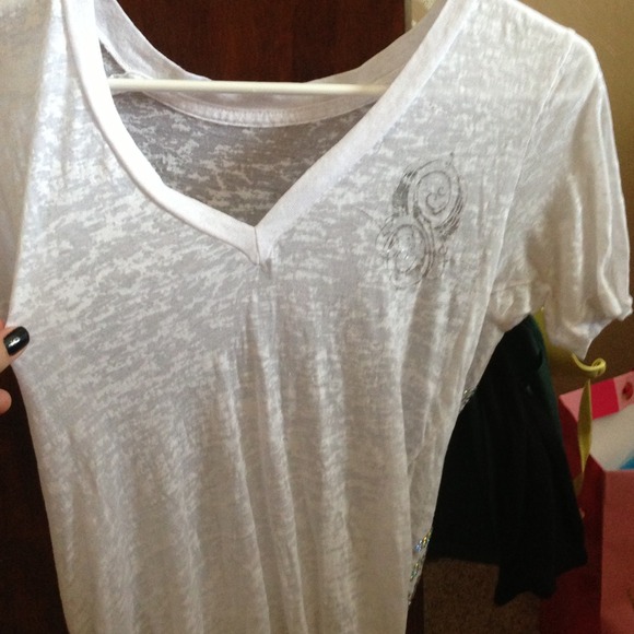 Cute white tee with rhinestones - Picture 2 of 4