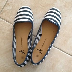 Bundle Loafers and black pumps.