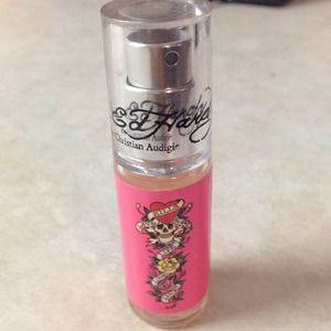 Love kills slowly perfume