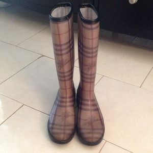 REDUCED!! Burberry "Haymarket" rainboots.