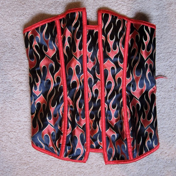 Flame Corset size 32