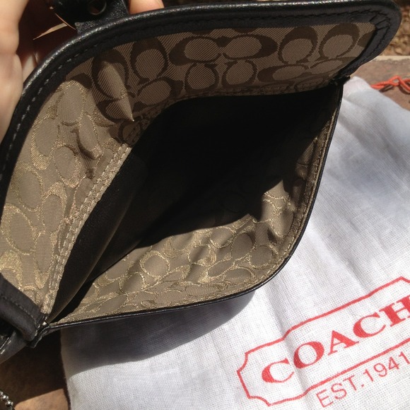 Coach wristlets. Black leather - Picture 2 of 4