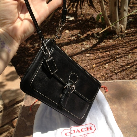 Coach wristlets. Black leather - Picture 4 of 4