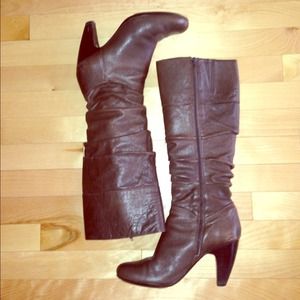 Sofft Ruched/slouchy brown heeled boots