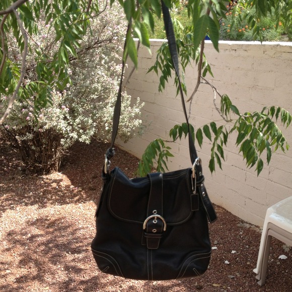 Coach classic leather handbag. - Picture 2 of 4