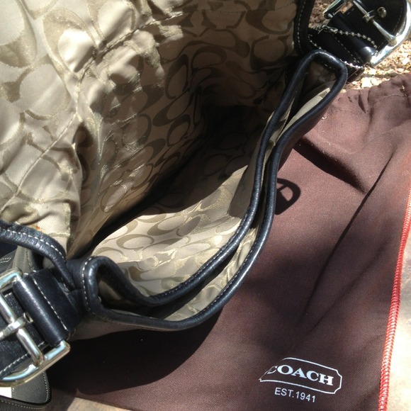 Coach classic leather handbag. - Picture 3 of 4