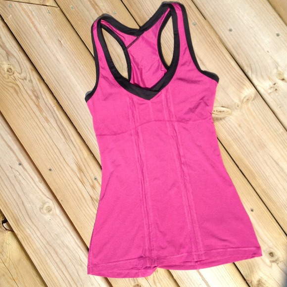 SOLD - Lululemon Run Tank w/ Silverescent