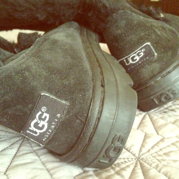 ⚡️SOLD⚡️Black sundance II Uggs size 7!!