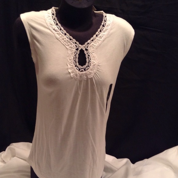 Embroidery -V-neck-cap sleeves