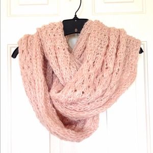 ❌SOLD IN BUNDLE❌ RI Light Pink Knitted Snood