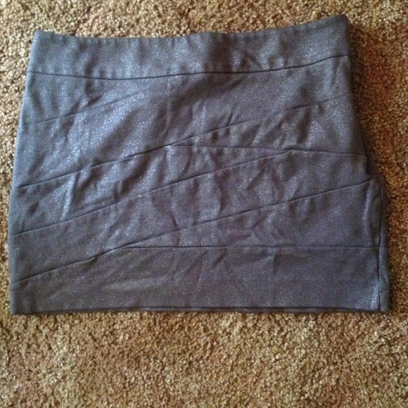 Sparkly bandage skirt • Size 4 • Express