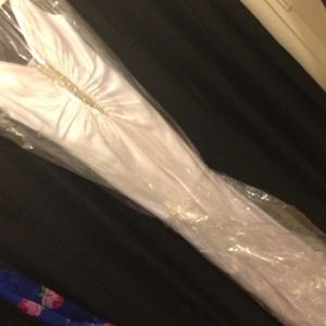 Beautiful simple but yet elagent wedding dress