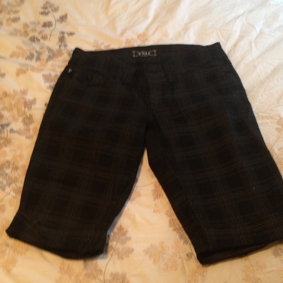 HOLD capris shorts @BUNDLE for resrchqrl