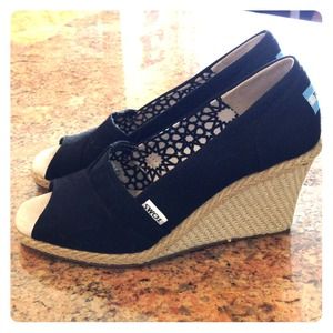 Never worn Black tons wedges