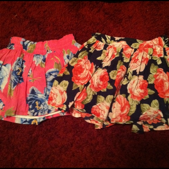 Two floral skirts - Picture 2 of 4