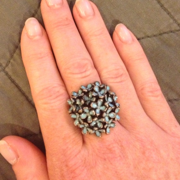 Flower ring. - Picture 3 of 3