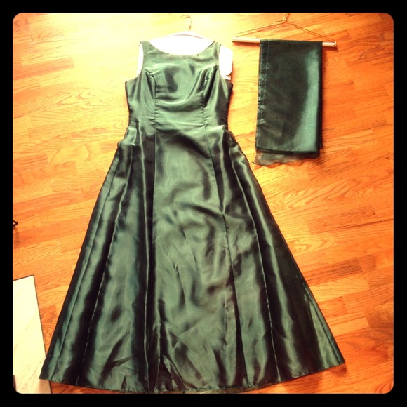 Elegant Emerald Evening Gown