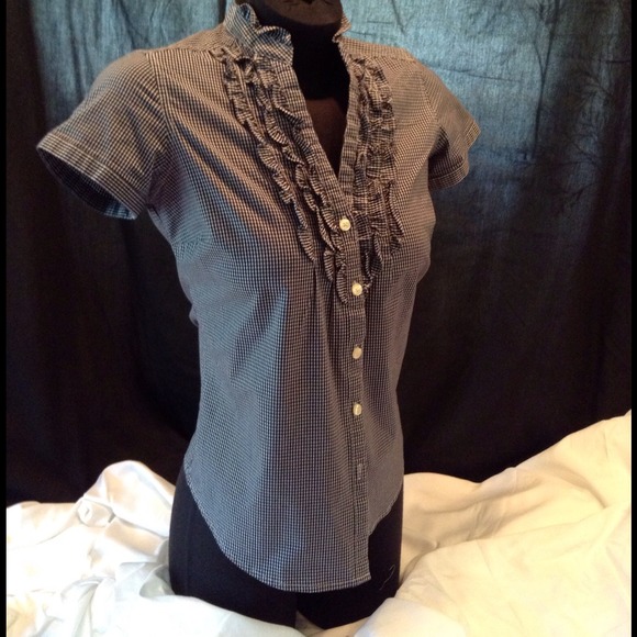 Collarless-cap sleeves-ruffle-button down front