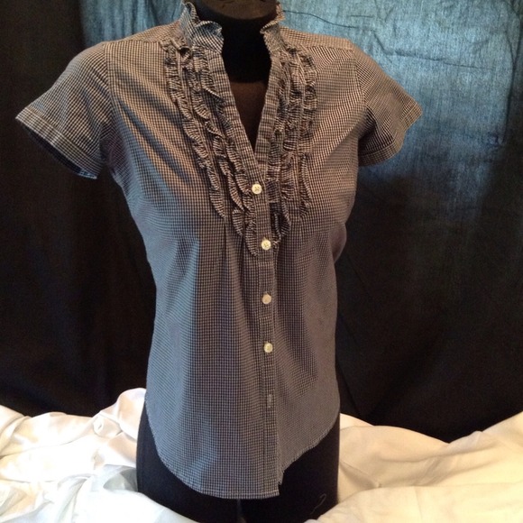 Collarless-cap sleeves-ruffle-button down front - Picture 2 of 2