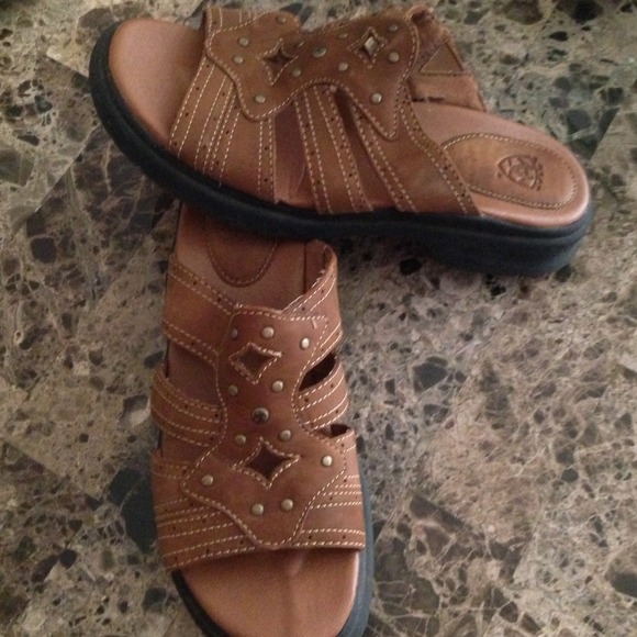 💢💢LAST CHANCE💢💢Ariat Sandals