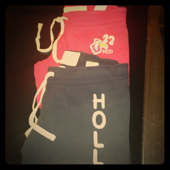 SOLD🎁🎊🎊🎊🎉Bundle of two hollister capri pants