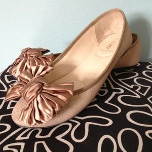 Enzo Angiolini size 7 womens gold bow flats