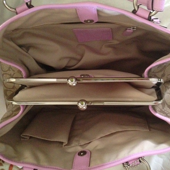 ✨HOST PICK✨AUTHENTIC COACH Peyton framed shopper - Picture 4 of 4