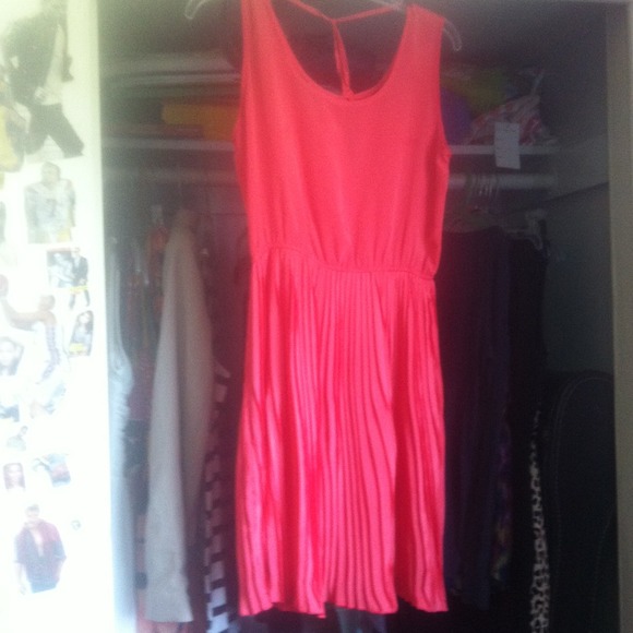 Pink Dress w Keyhole Back Detail - Picture 1 of 3