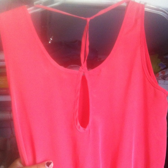 Pink Dress w Keyhole Back Detail - Picture 3 of 3