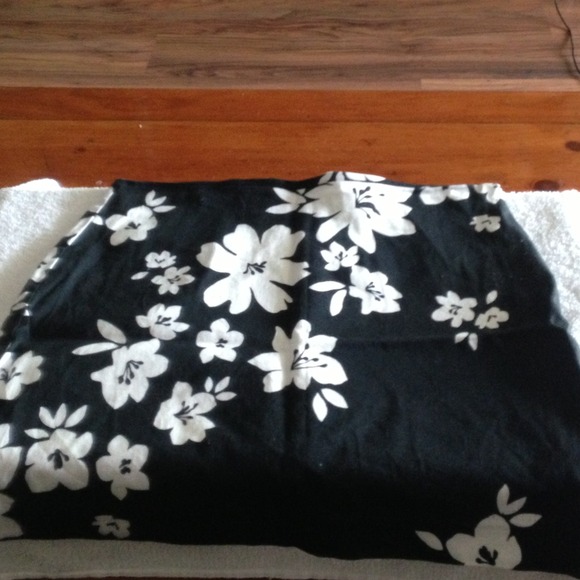 Express stretch black with white flower skirt!! - Picture 1 of 2