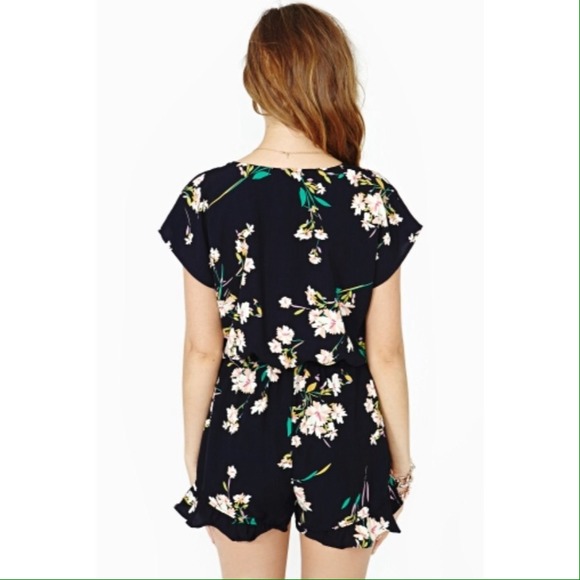 ❌SOLD❌Beg Your Garden Navy Floral Print Romper - Picture 4 of 4
