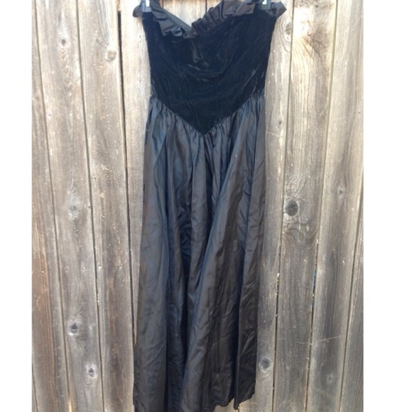 Vintage black sweetheart strapless dress - Picture 2 of 3