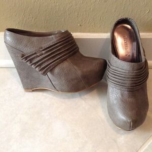 Slide on Wedges