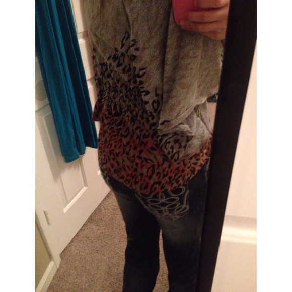 Cheetah print top - Picture 2 of 3
