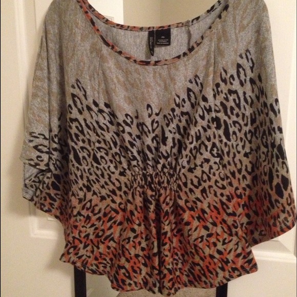 Cheetah print top - Picture 3 of 3